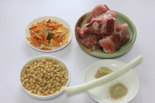 黄豆陈皮骨头汤步骤1