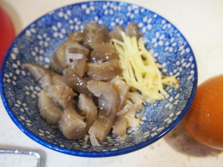 海参菠菜汤步骤1