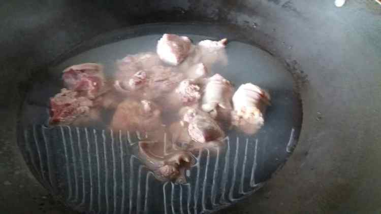 鹿茸红参炖羊肉步骤1