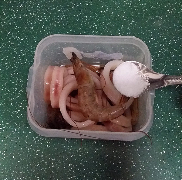 奶炖海鲜锅步骤2