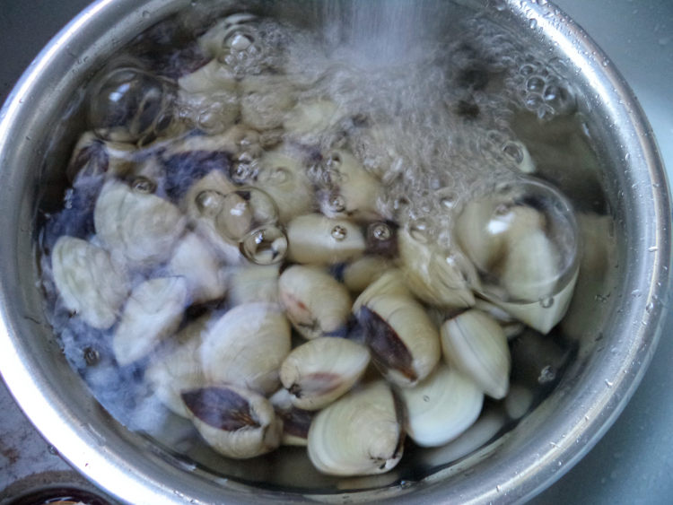 香菜豆腐白贝汤步骤2