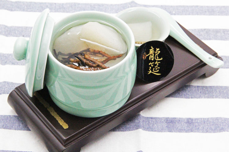 冰糖雪梨炖虫草步骤5