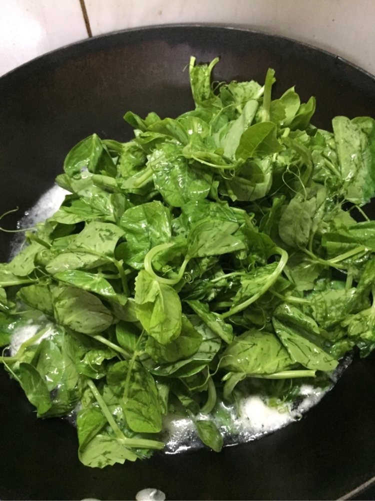 荷兰豆苗肉片汤步骤4