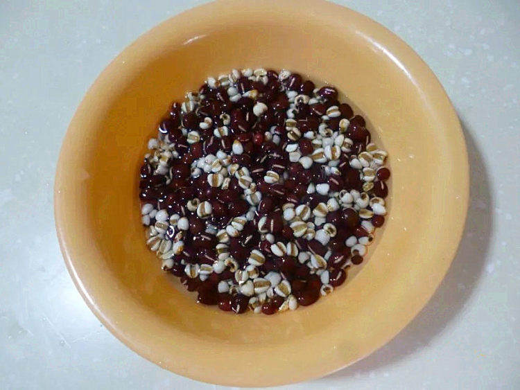 红豆薏米汤步骤2