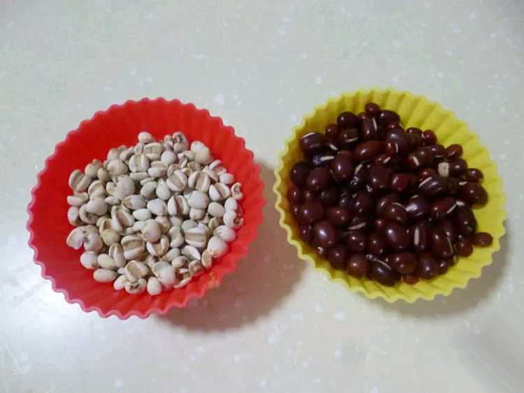 红豆薏米汤步骤1