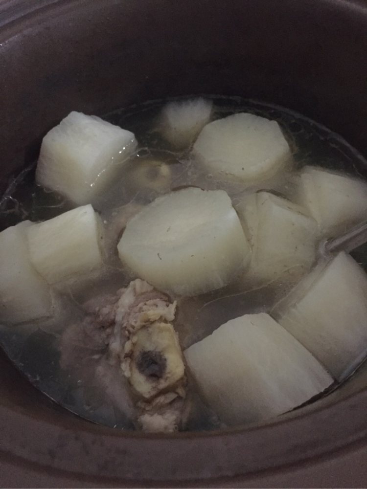 白萝卜筒子骨汤步骤6