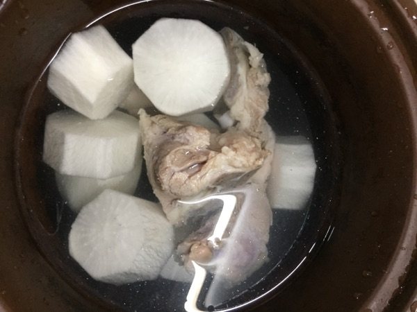 白萝卜筒子骨汤步骤4