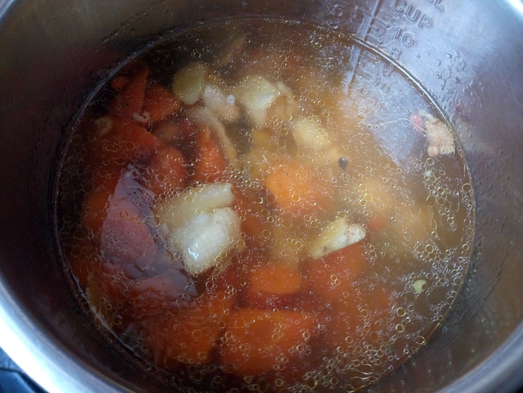 萝卜枸杞煲鸡肉步骤7