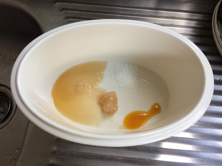 银耳木瓜肘骨汤步骤4