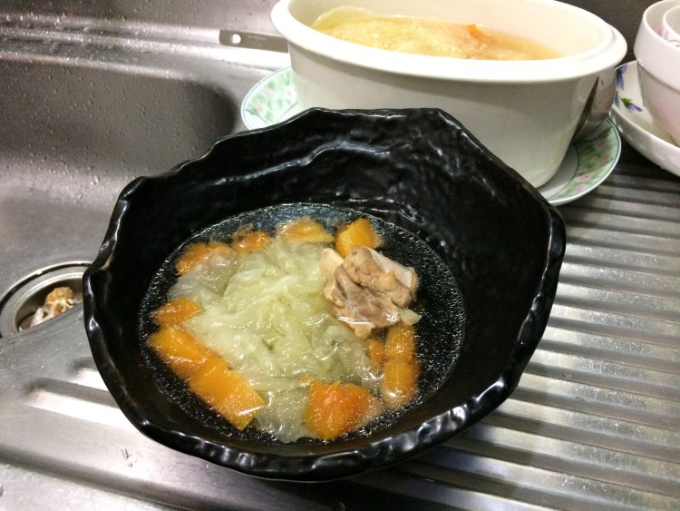 银耳木瓜肘骨汤步骤10