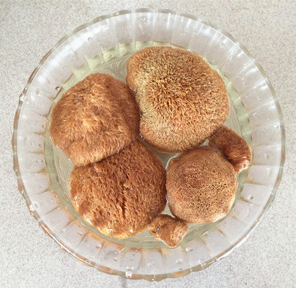 猴头菇煲土鸡汤步骤2