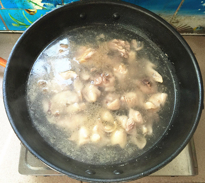 猴头菇煲土鸡汤步骤3