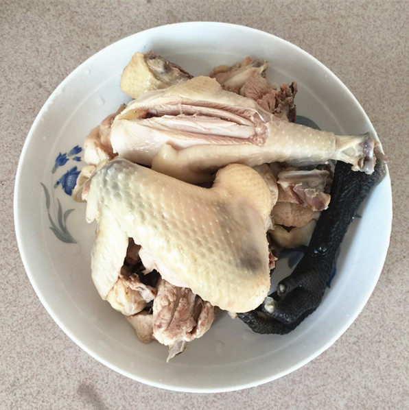 猴头菇煲土鸡汤步骤4