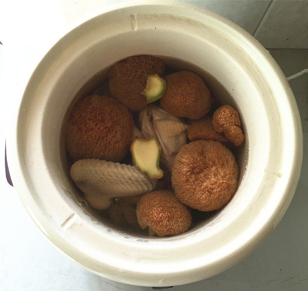猴头菇煲土鸡汤步骤7