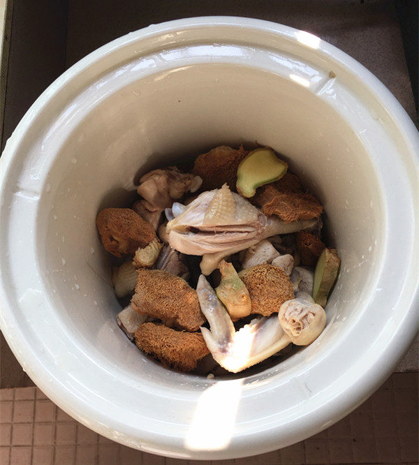 猴头菇煲土鸡汤步骤5