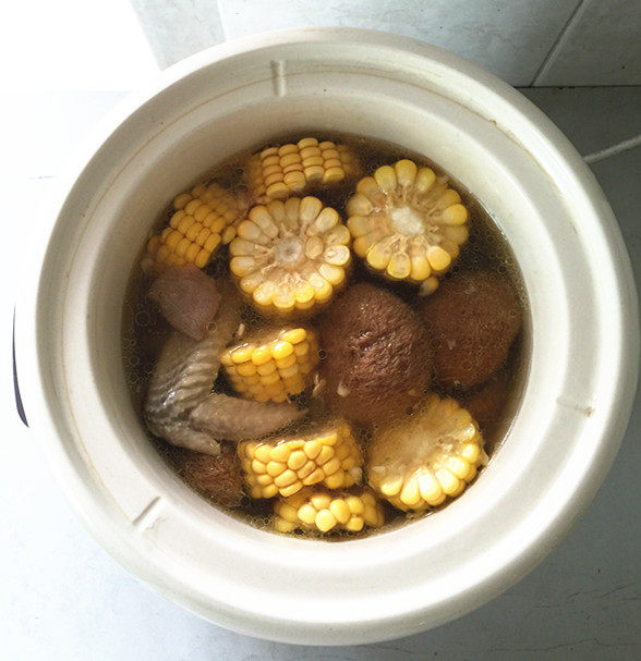 猴头菇煲土鸡汤步骤9