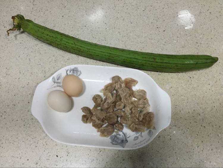 丝瓜鸡蛋肉燕汤步骤1