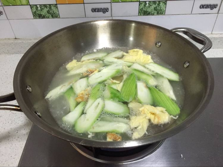 丝瓜鸡蛋肉燕汤步骤4