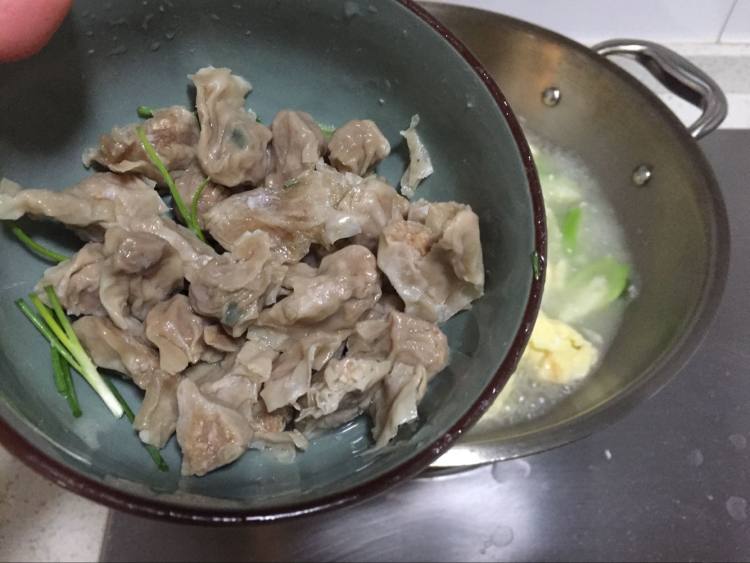 丝瓜鸡蛋肉燕汤步骤5