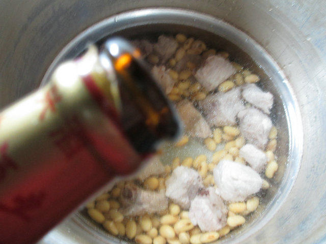 黄豆排骨汤步骤4