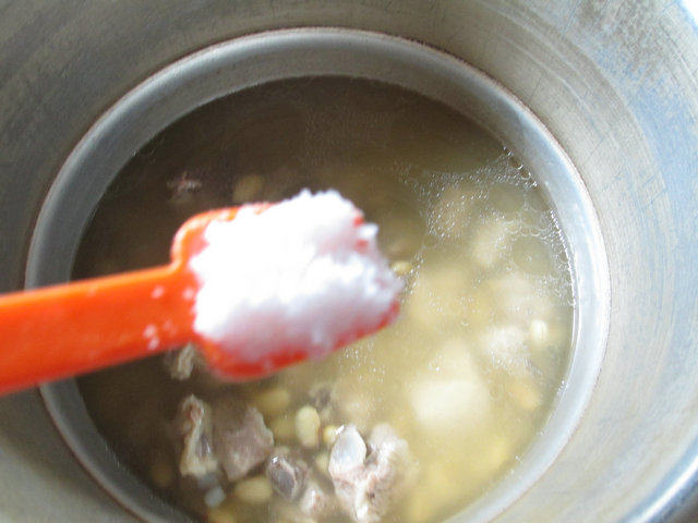 黄豆排骨汤步骤7
