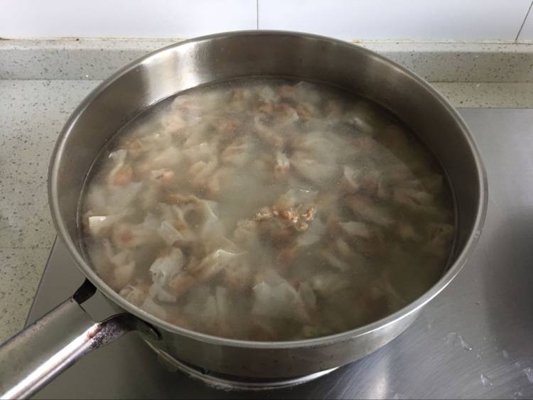 沙茶肉燕汤面步骤2