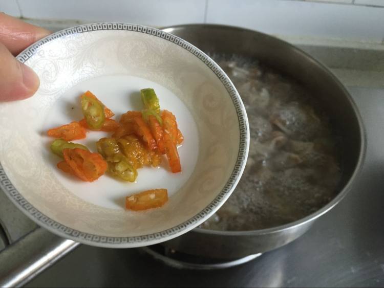 沙茶肉燕汤面步骤4