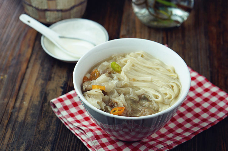 沙茶肉燕汤面步骤8