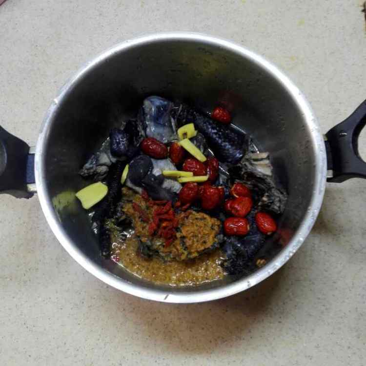 酒酿乌骨鸡汤步骤5