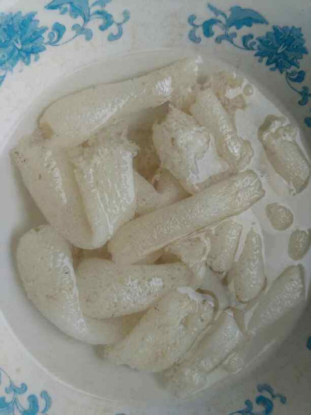 排骨玉米竹荪汤步骤1