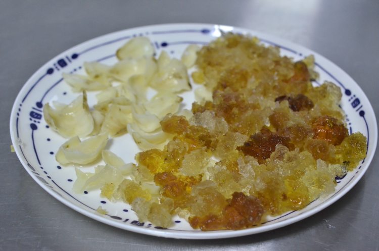 养颜四美炖桃胶步骤4