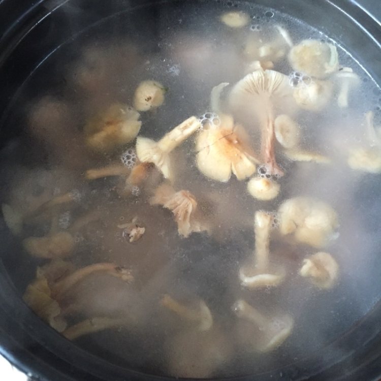 美味菌菇汤步骤4