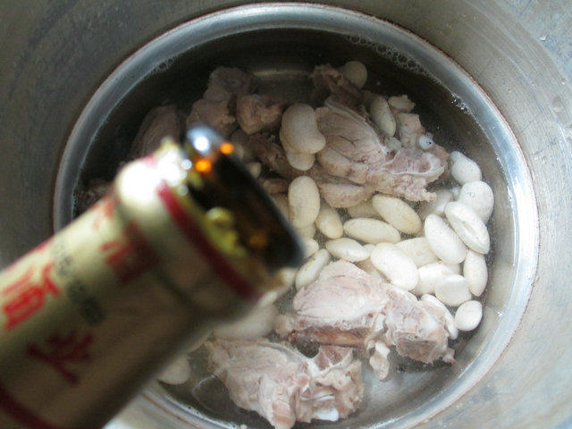 白芸豆青菜龙骨汤步骤3