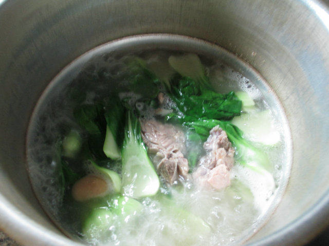 白芸豆青菜龙骨汤步骤6