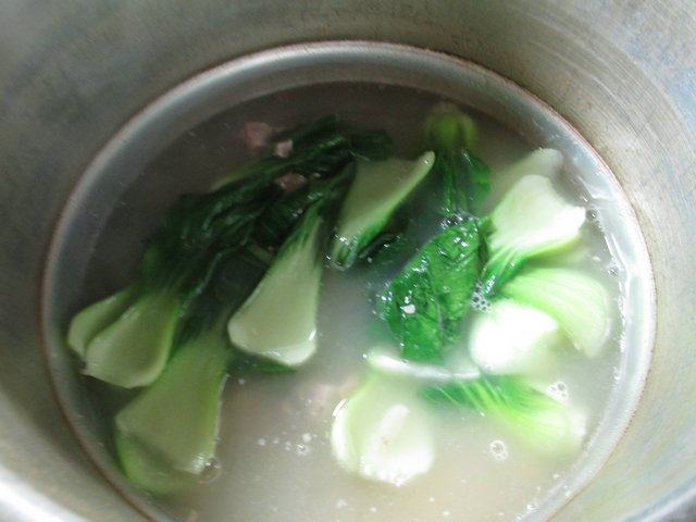 白芸豆青菜龙骨汤步骤9
