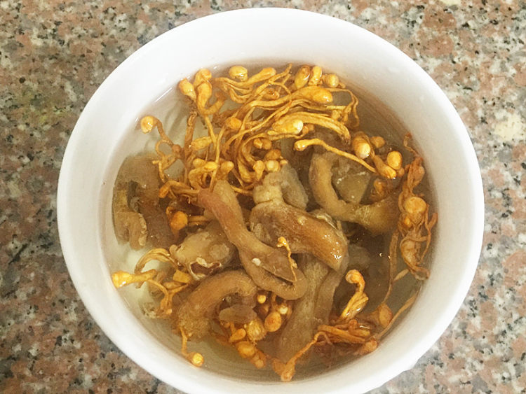玉竹虫草花老鸭汤步骤3