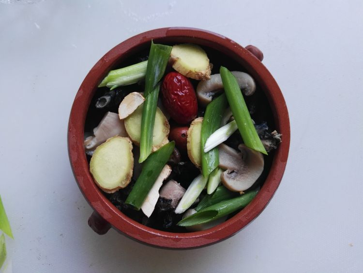 汽锅菌菇乌鸡步骤6
