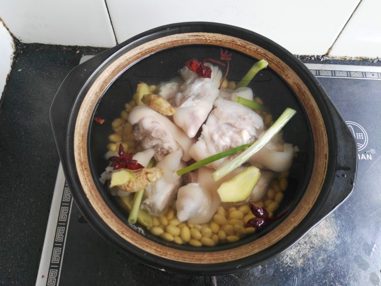 黄豆煲猪蹄步骤5