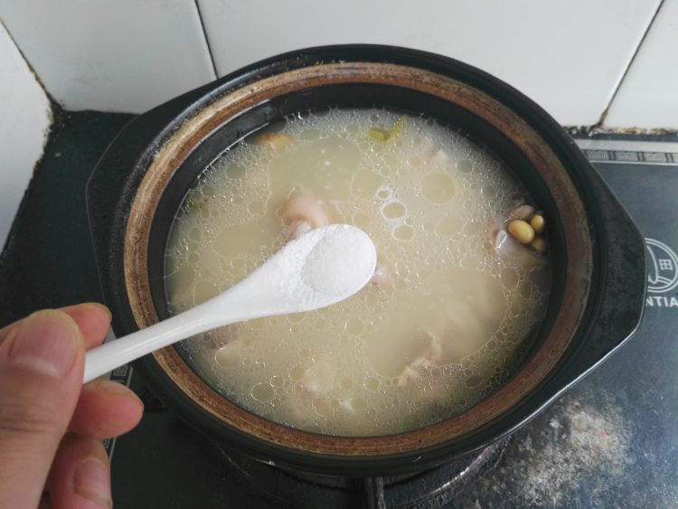 黄豆煲猪蹄步骤7