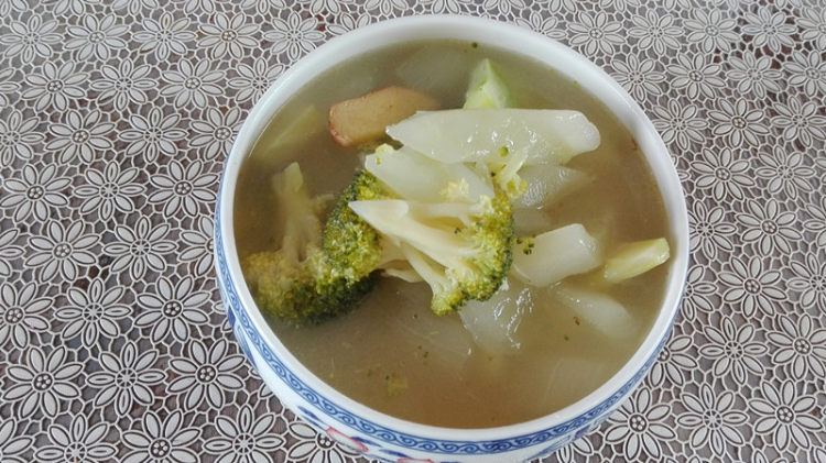西兰花老黄瓜汤步骤8