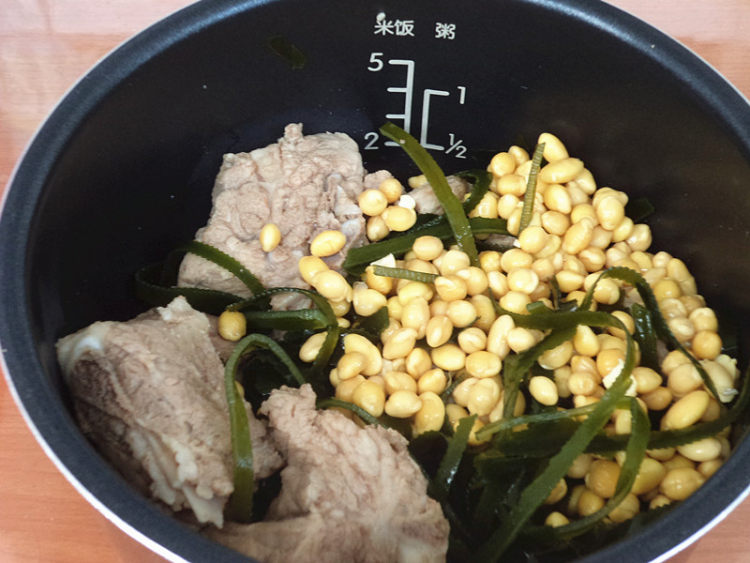 海带黄豆排骨汤步骤7