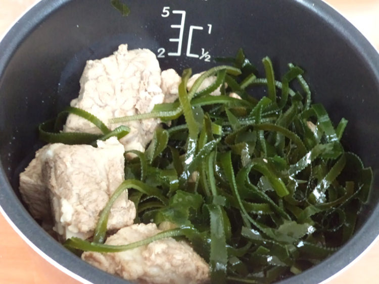 海带黄豆排骨汤步骤6