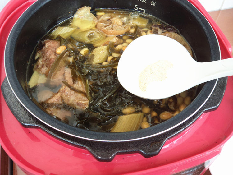 海带黄豆排骨汤步骤10