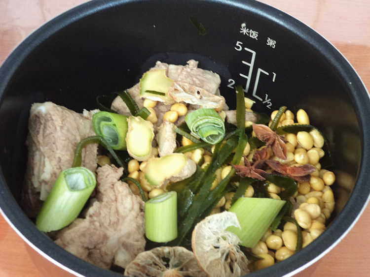 海带黄豆排骨汤步骤8