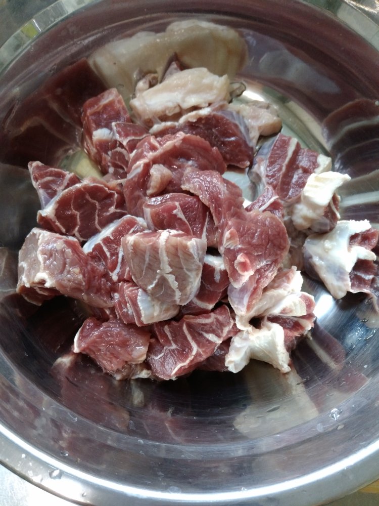 白萝卜牛肉汤步骤1