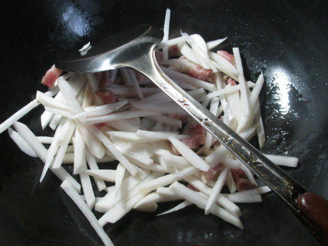 咸肉萝卜汤步骤3