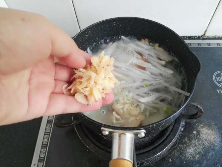 香菇萝卜丝汤步骤6