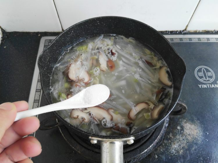 香菇萝卜丝汤步骤7