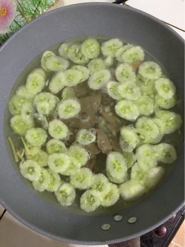 黄瓜猪肝汤步骤7