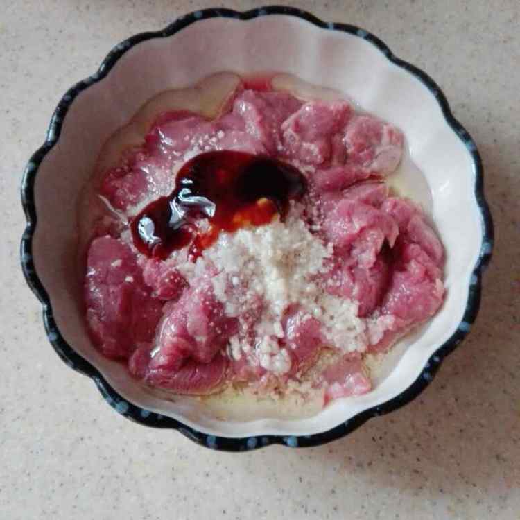 蟹味菇牛肉汤步骤2
